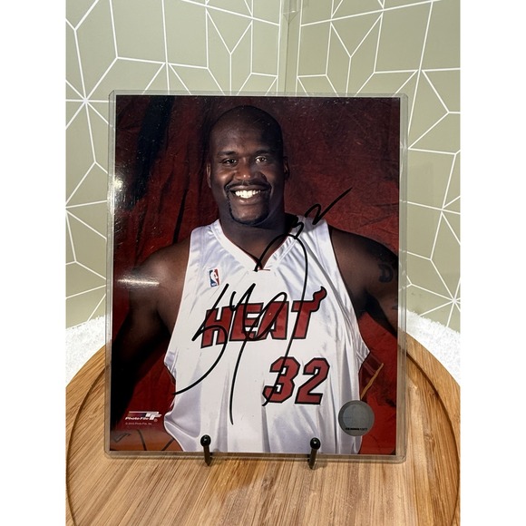 SHAQUILLE O'NEAL SIGNED 8x10